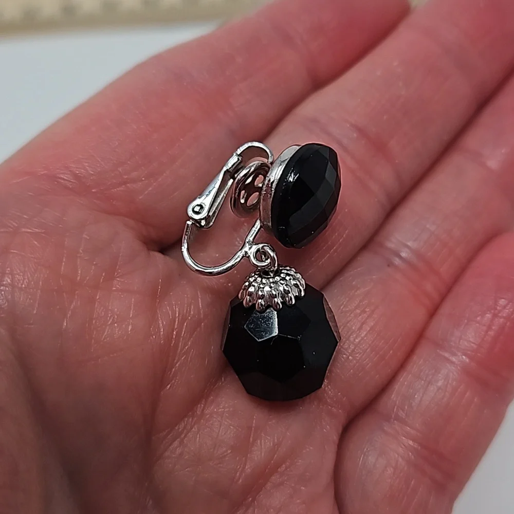 Vintage Crown Trifari Black Faceted Glass Bead Earrings Dangle Clip On Signed